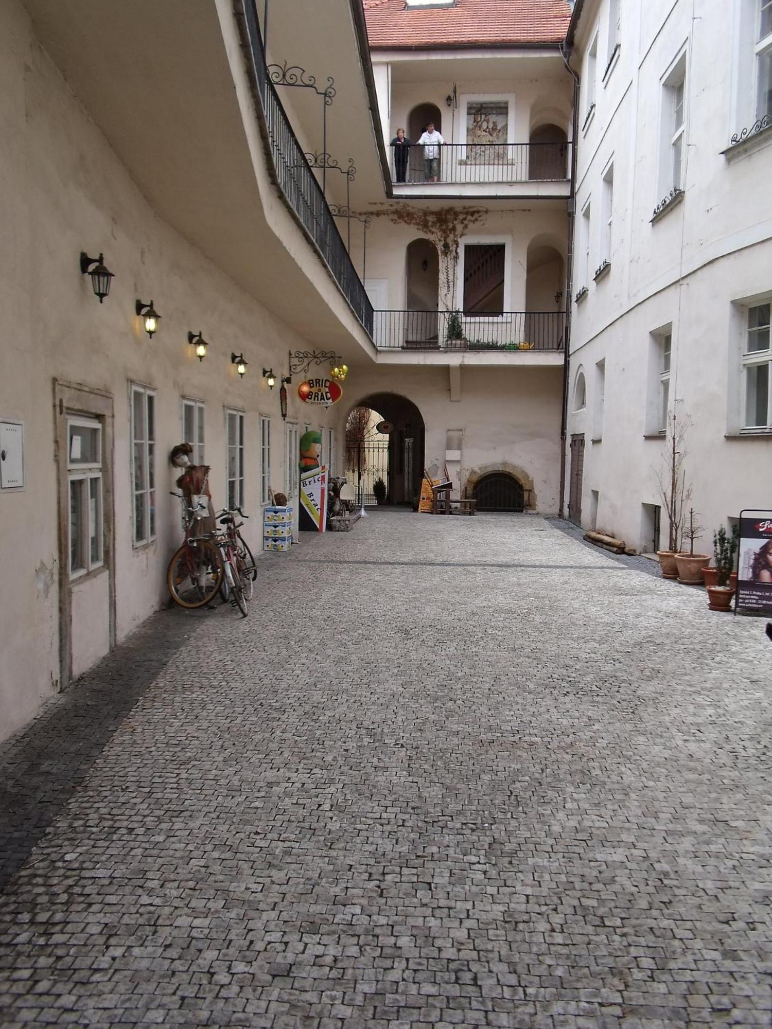 Apartments Tynska 7 Прага Екстериор снимка
