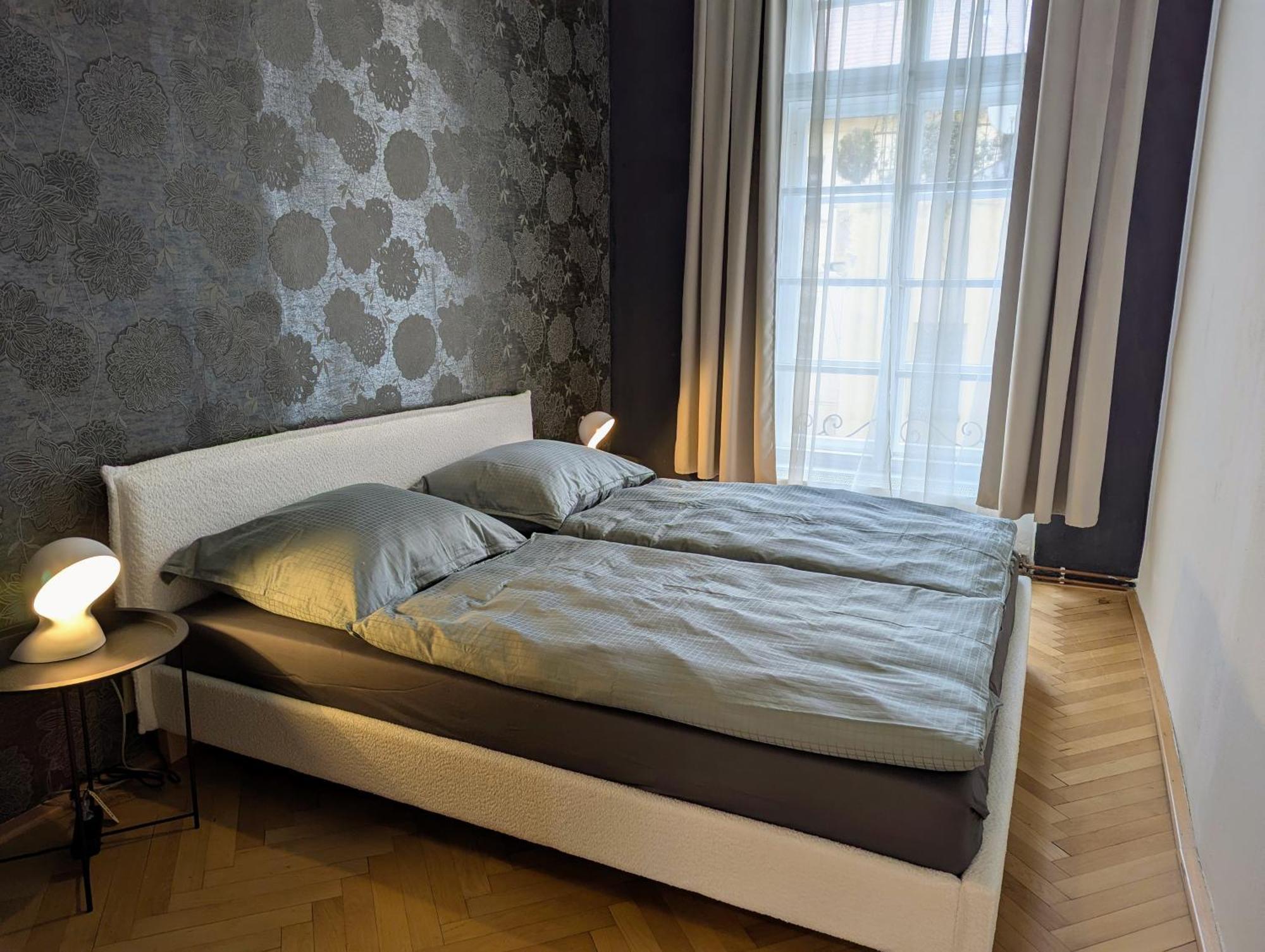 Apartments Tynska 7 Прага Екстериор снимка
