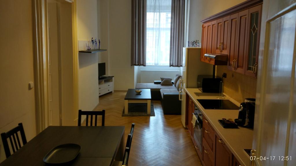Apartments Tynska 7 Прага Екстериор снимка