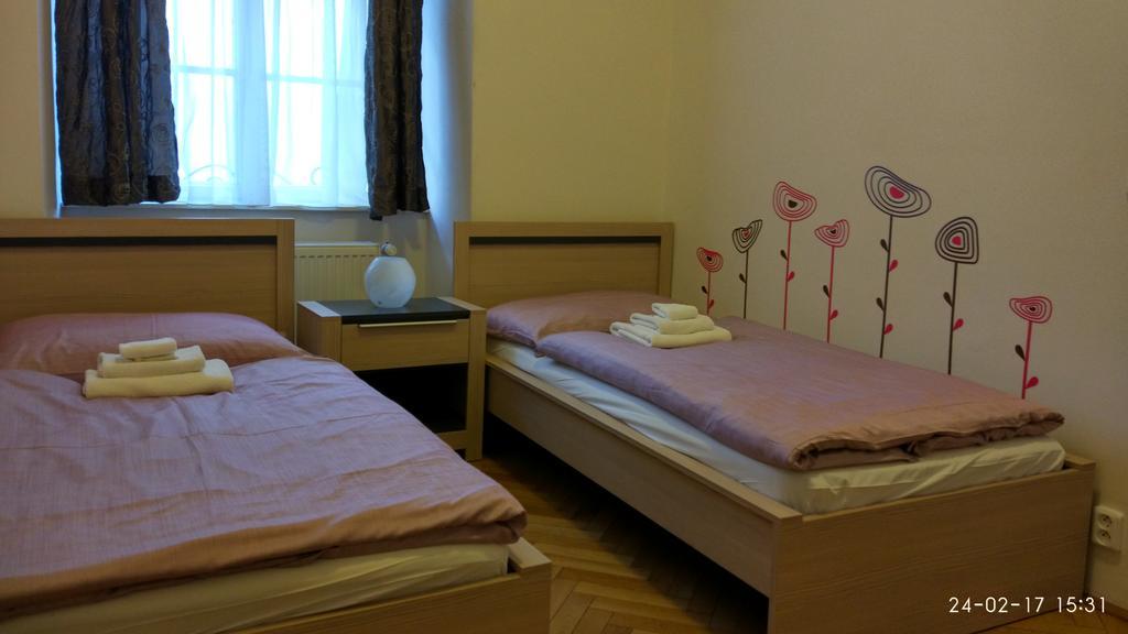 Apartments Tynska 7 Прага Екстериор снимка