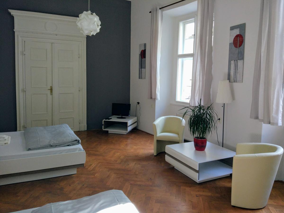 Apartments Tynska 7 Прага Екстериор снимка