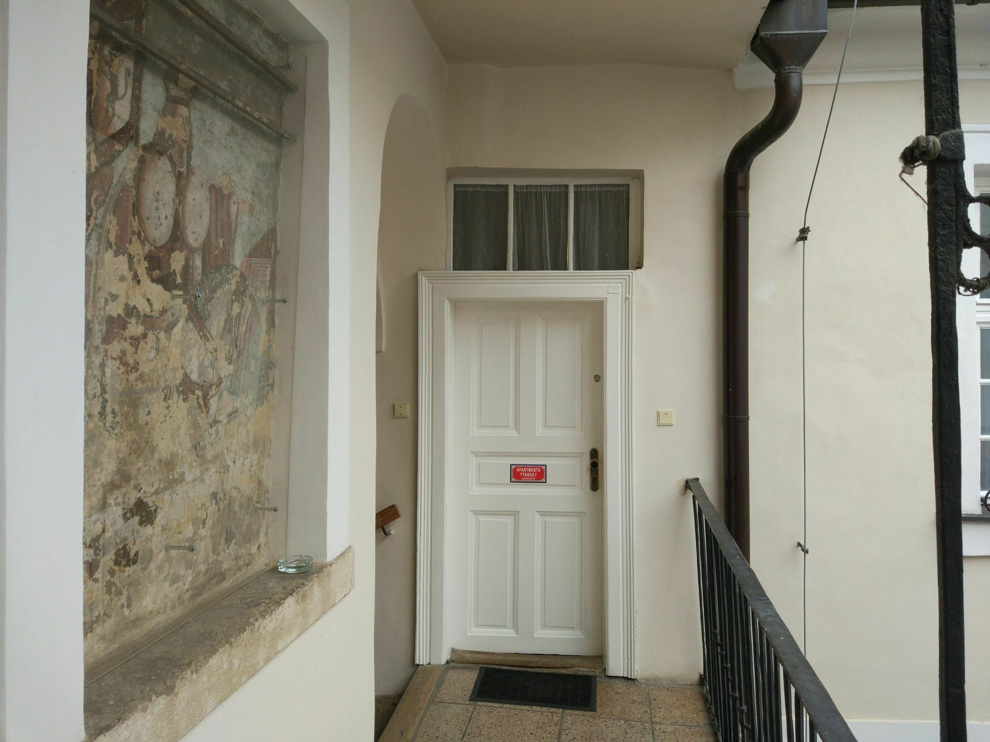 Apartments Tynska 7 Прага Екстериор снимка